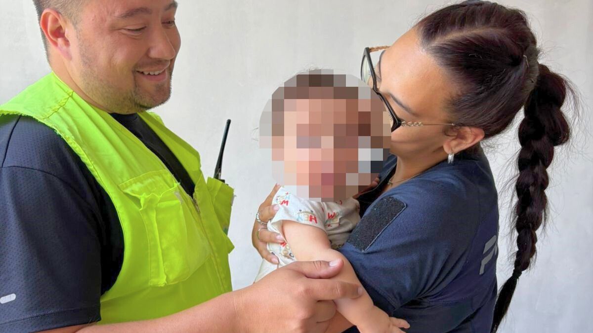 Preventores rescataron a un bebé de 5 meses después de romper el vidrio de un auto