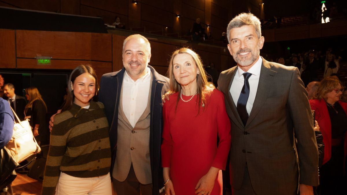 Una imagen que reúne la impronta que le quiere dar Adriana García a la gestión: en la foto con el intendente Matías Stevanato (PJ) y Ulpiano Suarez (UCR). Una imagen que reúne la impronta que le quiere dar Adriana García a la gestión: en la foto con el intendente Matías Stevanato (PJ) y Ulpiano Suarez (UCR).