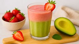 Smothie cremoso de palta y frutilla: sano, rico y perfecto para el desayuno o merienda Smothie cremoso de palta y frutilla: sano, rico y perfecto para el desayuno o merienda