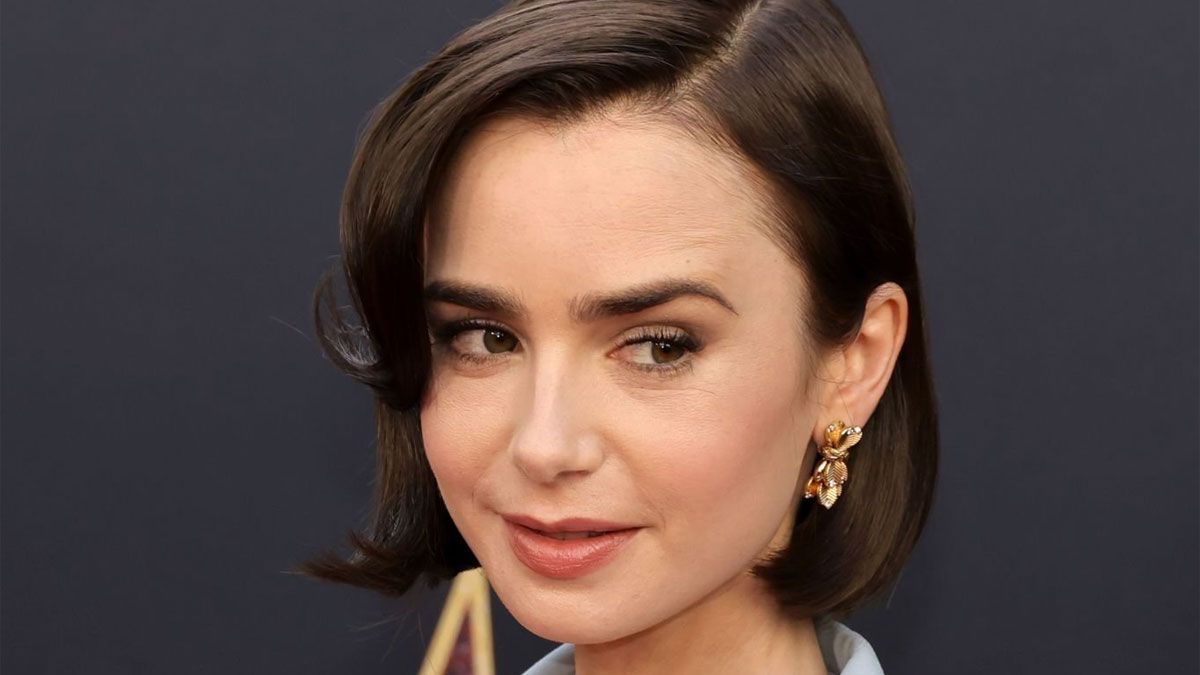 La actriz Lily Collins es Lauren Monroe en la película de Netflix.
