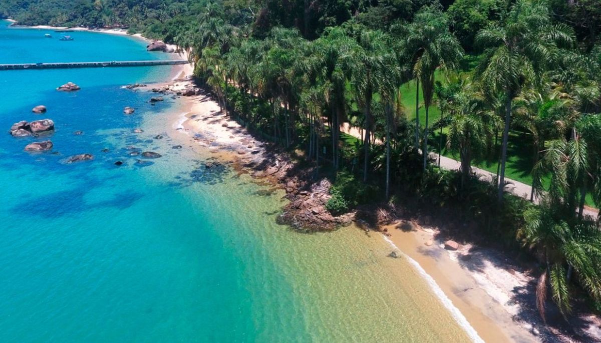 Enseada das Estrelas queda al norte de Ilha Grande, en Brasil. Enseada das Estrelas queda al norte de Ilha Grande, en Brasil.