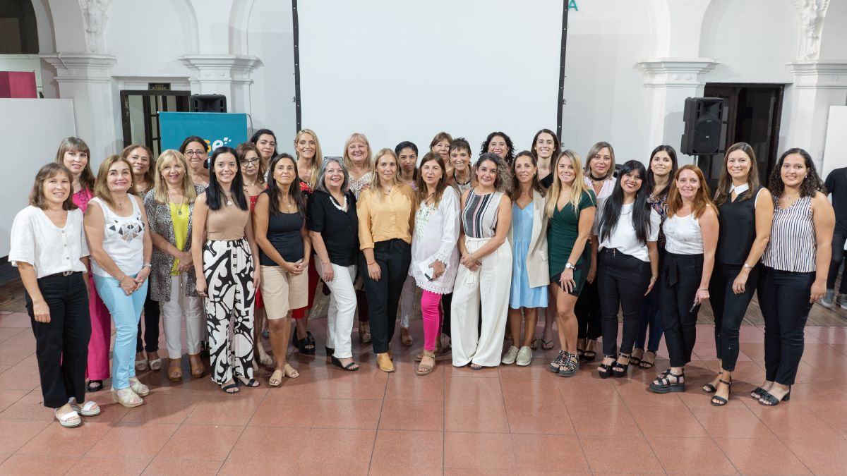 La premiación a Viviana García, destacada entre las docentes mendocinas, se realizó en la sala Elina Alba, del edificio del Ministerio de Cultura de Mendoza.