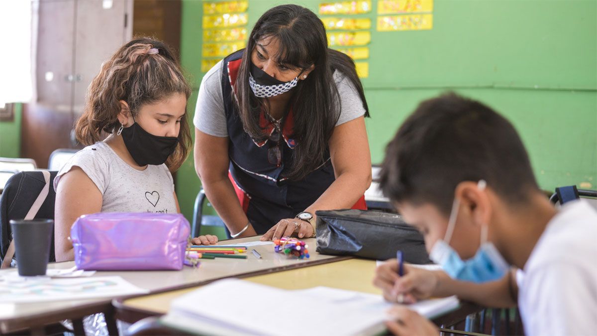 Horas de clases: la posibilidad de sumar una hora en las escuelas primarias despertó un debate en el cual volvieron a aparecer similares argumentos y prejuicios que en otras ocasiones. 