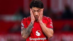 Lisandro Martínez fue expulsado en su vuelta al Manchester United.