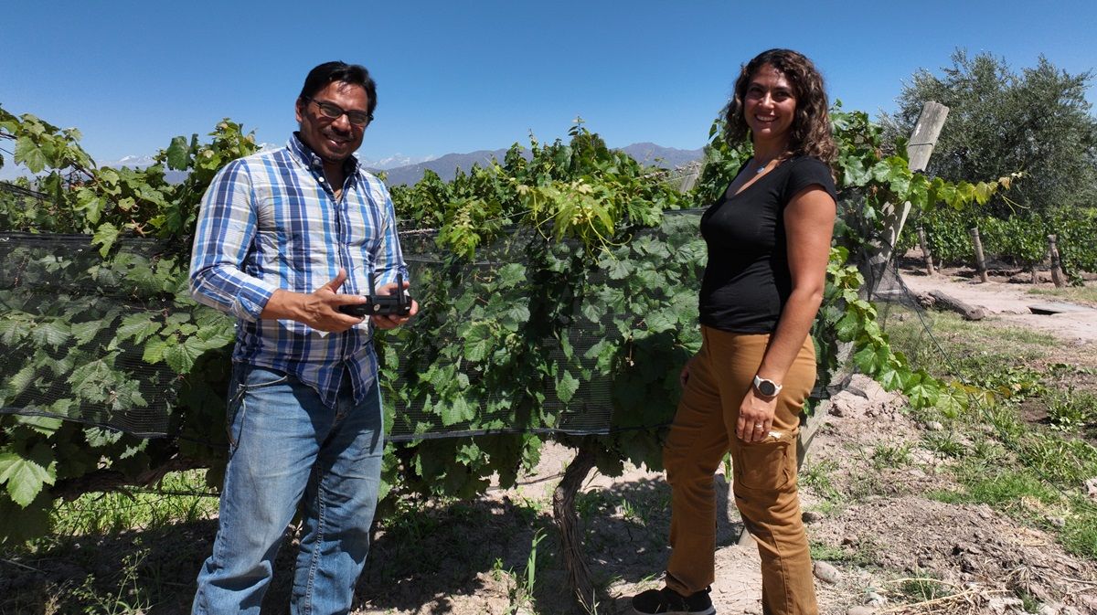 Anahí y Lenín son pareja, ella es mendocina y  doctora en Ingeniería del Agua y Medioambiental, él hondureño y  doctor en Ciencias de la Ingeniería.