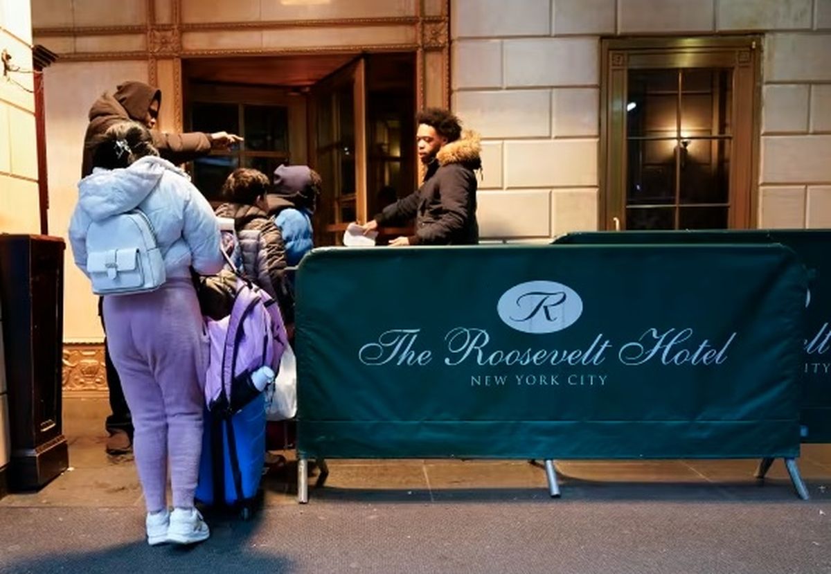 La vida en los hoteles - albergues se ha visto afectada por las redadas.