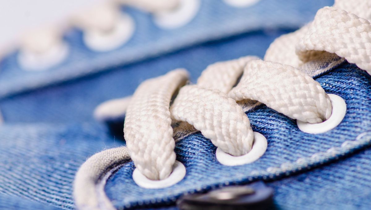 Un truco con vinagre perfecto para mantener las zapatillas relucientes y hermosas.