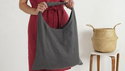 Reciclaje de remera en bolsa o tote bag.&nbsp;