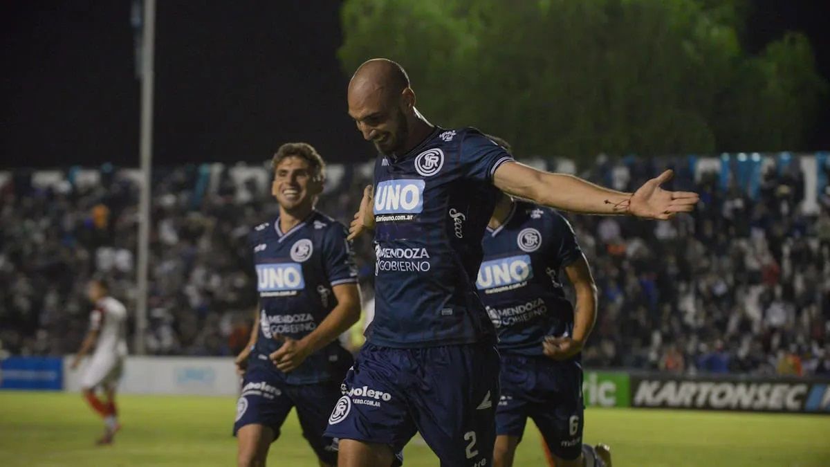Jorge Scolari es uno de los caudillos de la defensa de Independiente Rivadavia.