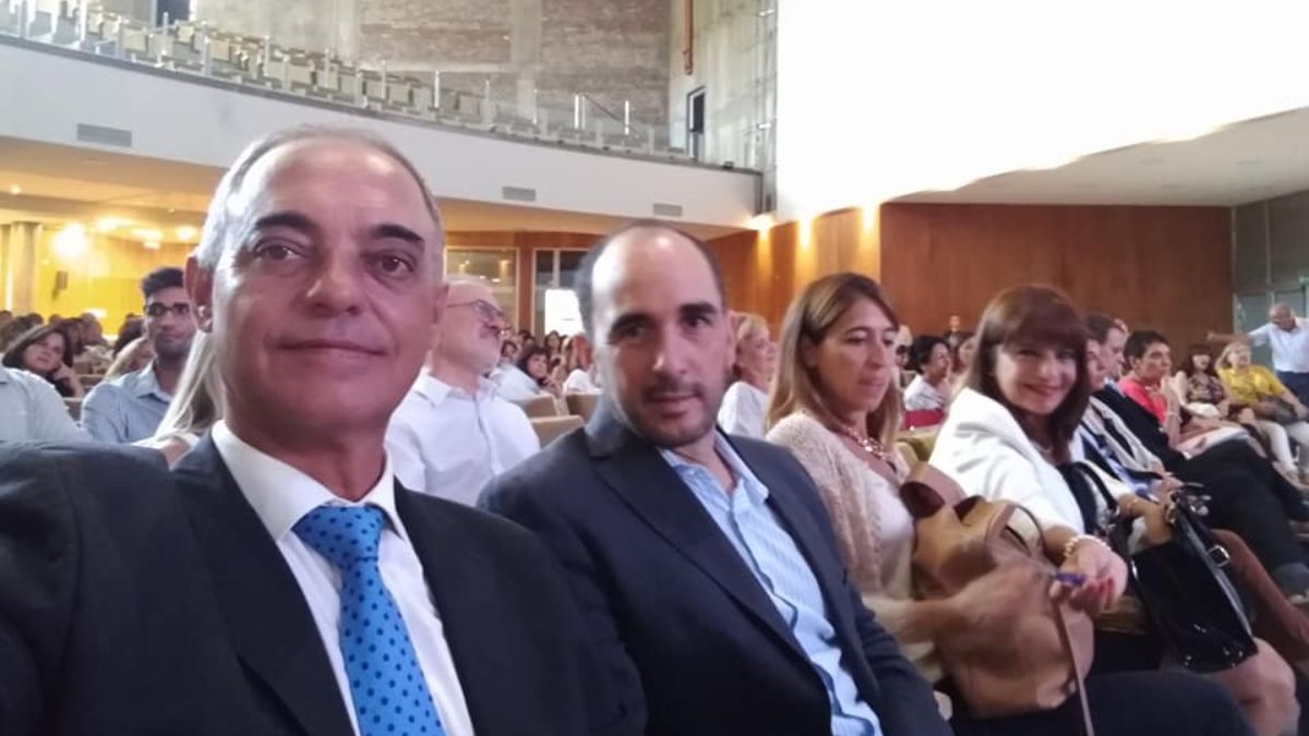 Emilio Moreno (izq.), director de Educación Secundaria, aquí junto al director general de escuelas José Thomas.