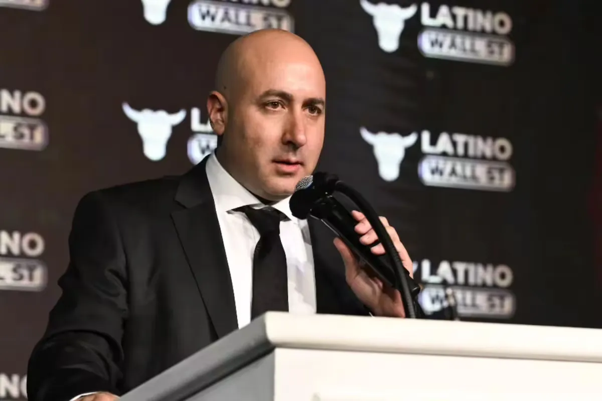 Fernando Cerimedo fue detenido acusado por su esposa de intento de feminicidio. Fernando Cerimedo fue detenido acusado por su esposa de intento de feminicidio.