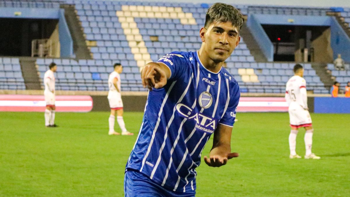 El delantero uruguayo Salomón Rodríguez estará en el ataque del Tomba.&nbsp; 