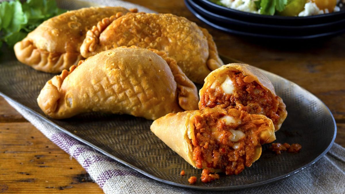 Cómo lograr Empanadas de chorizo jugosas y sabrosas: la receta con las sobras del asado y 4 ingredientes
