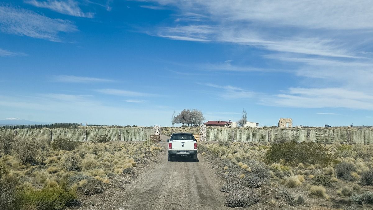 Así se ve el ingreso al refugio que millonarios tienen al pie de la cordillera en San Carlos, Mendoza. Así se ve el ingreso al refugio que millonarios tienen al pie de la cordillera en San Carlos, Mendoza.