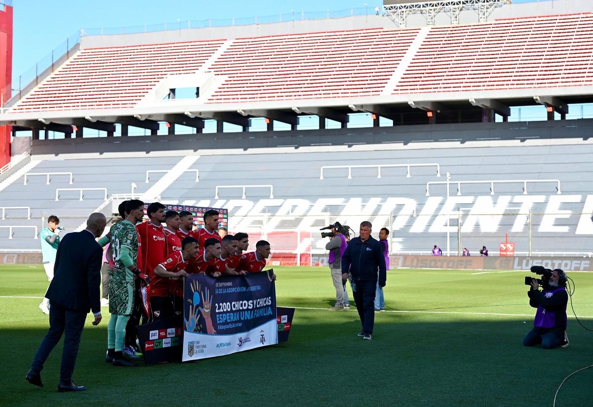 La imagen desoladora de dos tribunas vacías se trasladó al fútbol de Independiente ante Banfield.