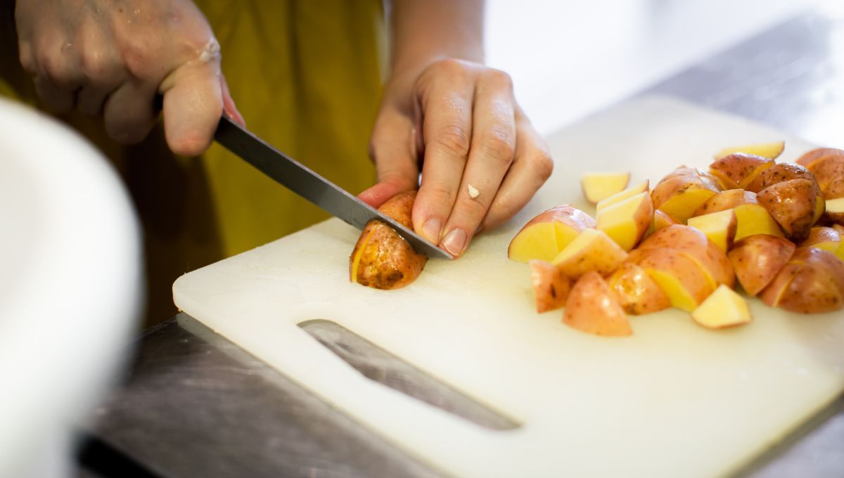 Las tablas de plástico se ensucian con cualquier alimento. Las tablas de plástico se ensucian con cualquier alimento. 