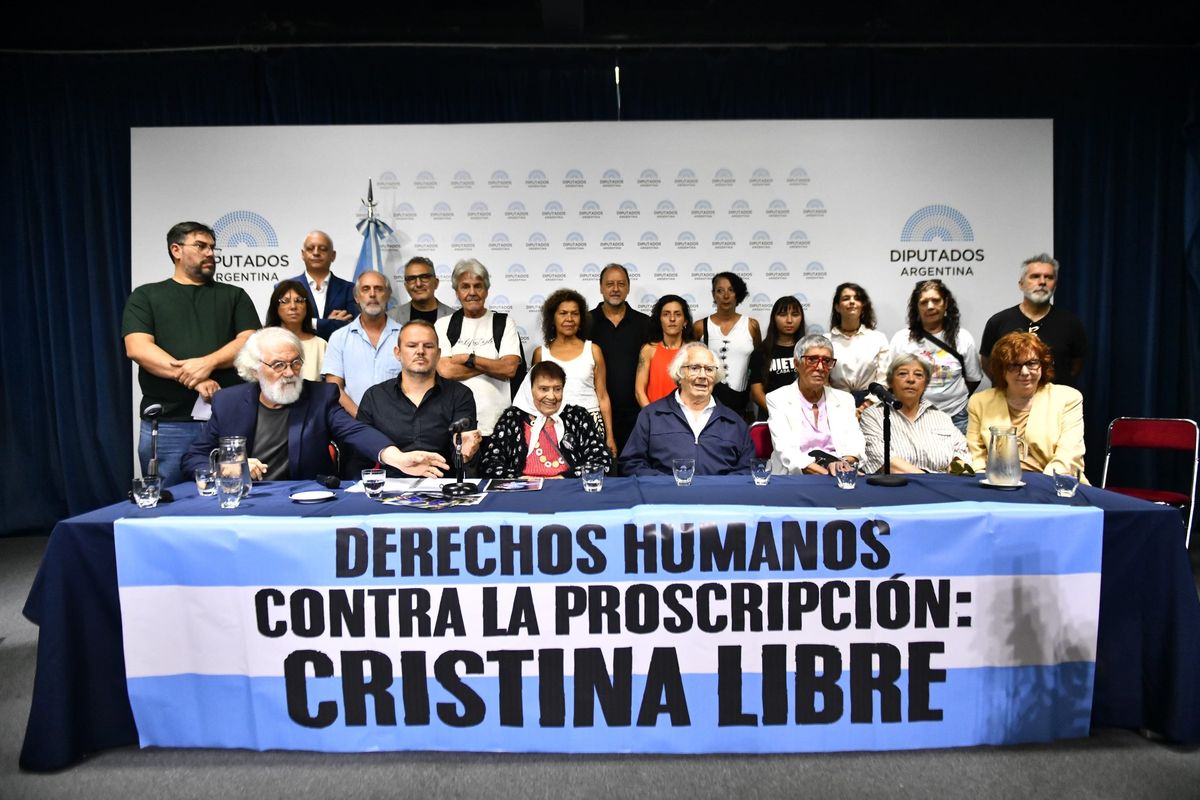Polìticos, organismos de Derechos Humanos y artistas reclamaron contra las restricciones a Cristina Kirchner