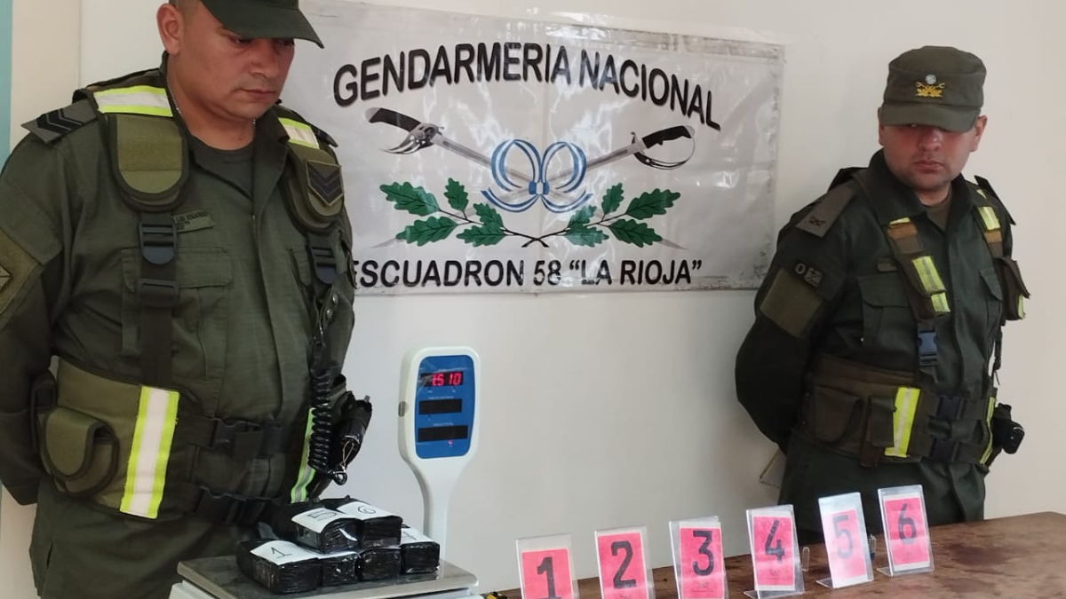 Criminalística realizó el test de orientación de campo cuyo resultado arrojó cromáticamente positivo para cocaína. Criminalística realizó el test de orientación de campo cuyo resultado arrojó cromáticamente positivo para cocaína.