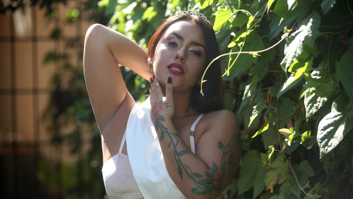 La incursión como reina vendimial dejó en Evelyn un sabor agridulce. Por un lado el placer de hacerse más conocida, pero por otro, ver a una sociedad con una mente tan arcaica respecto a la imagen de un mujer.