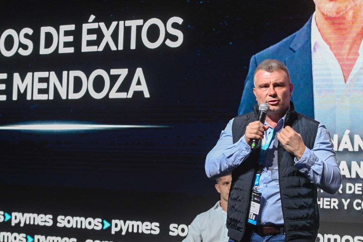 El intendente Diego Costarelli expuso el proceso de reconversi&oacute;n tecnol&oacute;gica que lleva adelante Godoy Cruz.