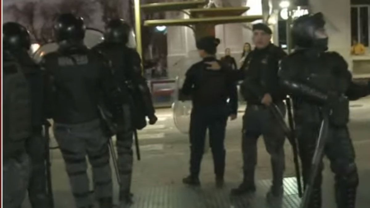 Importante despliegue policial tras los incidentes.