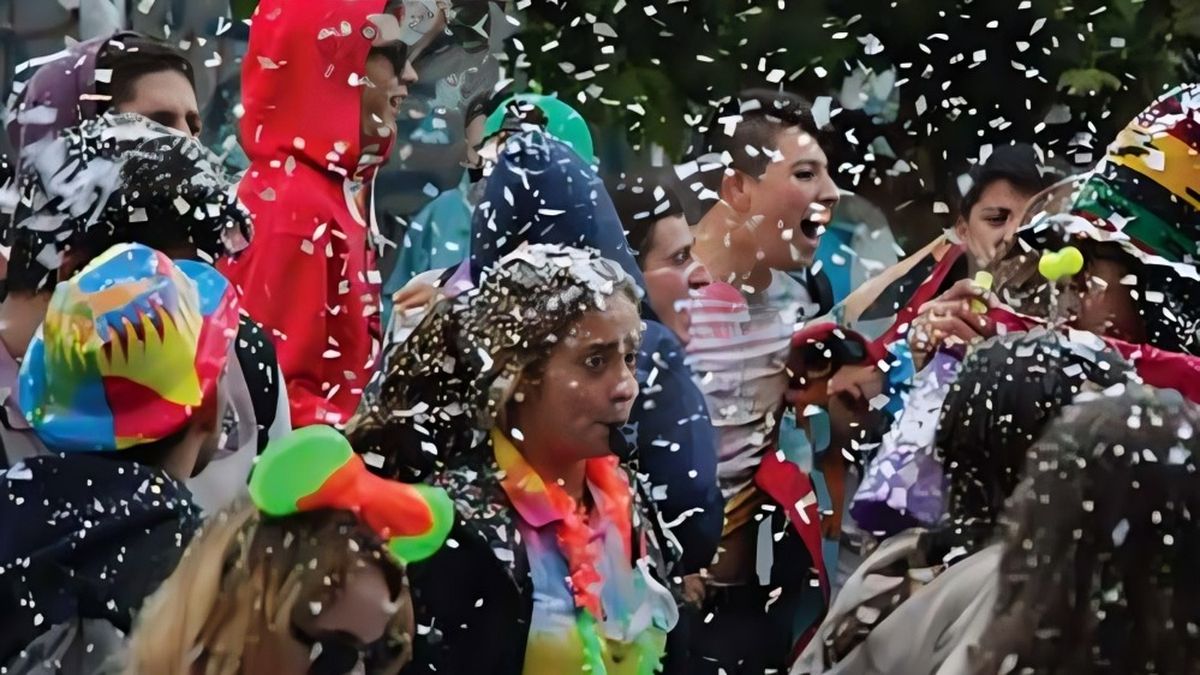 Las multas para padres de menores alcoholizados en fiestas por el Último Primer Día van desde los $25.000 hasta más de $700.000. Las multas para padres de menores alcoholizados en fiestas por el Último Primer Día van desde los $25.000 hasta más de $700.000.