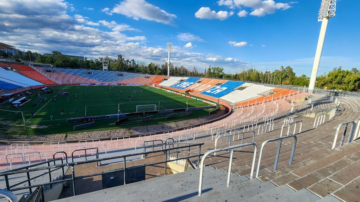 El Malvinas Argentinas sin público debido a la sanción impuesta por Godoy Cruz. Martín Pravata/UNO. El Malvinas Argentinas sin público debido a la sanción impuesta por Godoy Cruz. Martín Pravata/UNO.
