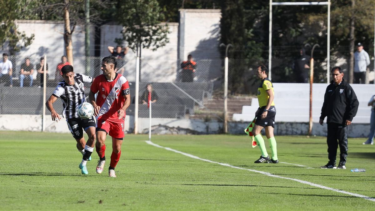 Matías Viguet fue una figura clave en el triunfo del Deportivo Maipú. Y además fue el capitán del Cruzado en este encuentro. Matías Viguet fue una figura clave en el triunfo del Deportivo Maipú. Y además fue el capitán del Cruzado en este encuentro.