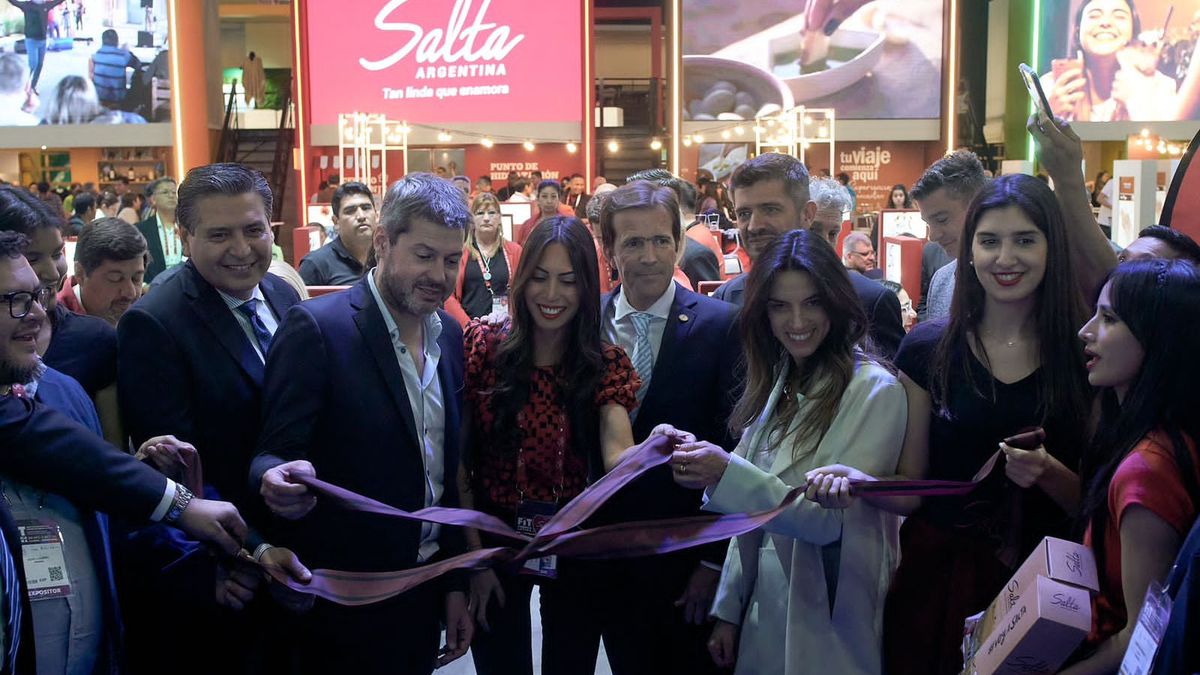 Autoridades nacionales en la Feria Internacional del Turismo (FIT 2023).