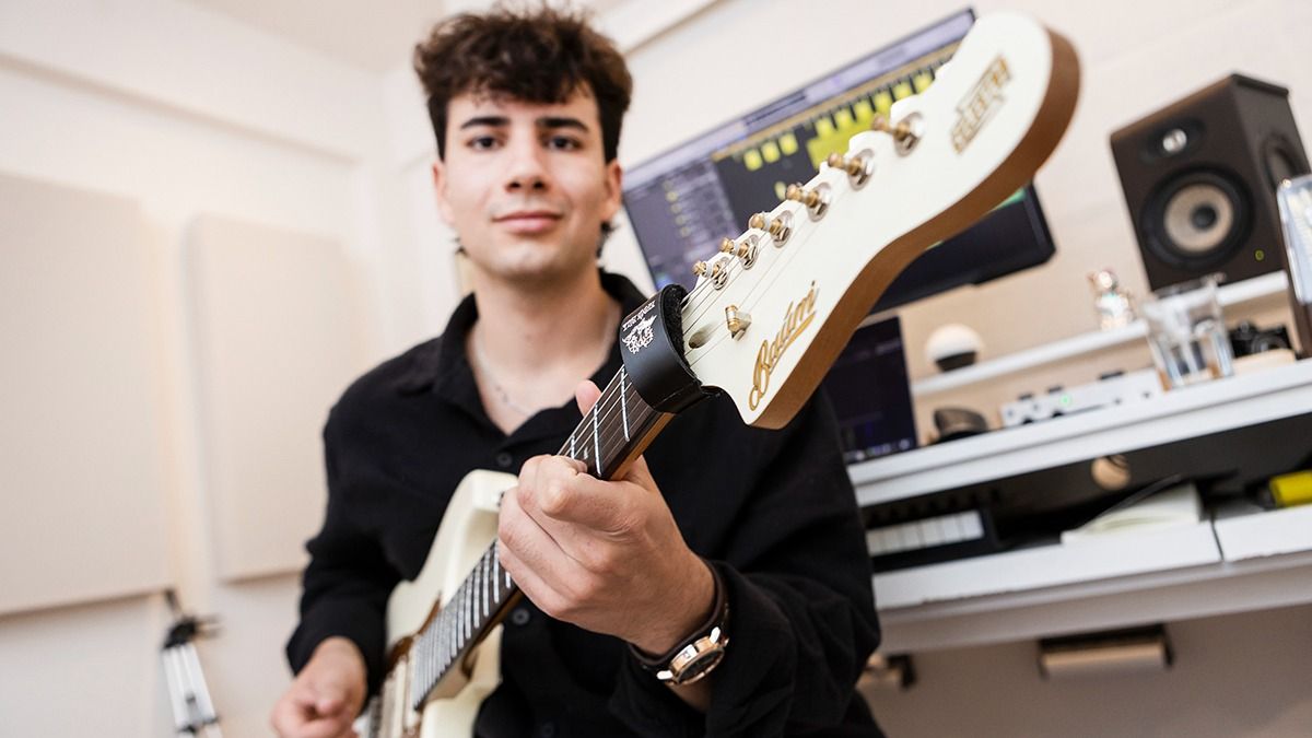 El hijo menor de Verónica Cangemi se embarcó en la producción musical de un desfile de escala internacional. El hijo menor de Verónica Cangemi se embarcó en la producción musical de un desfile de escala internacional.