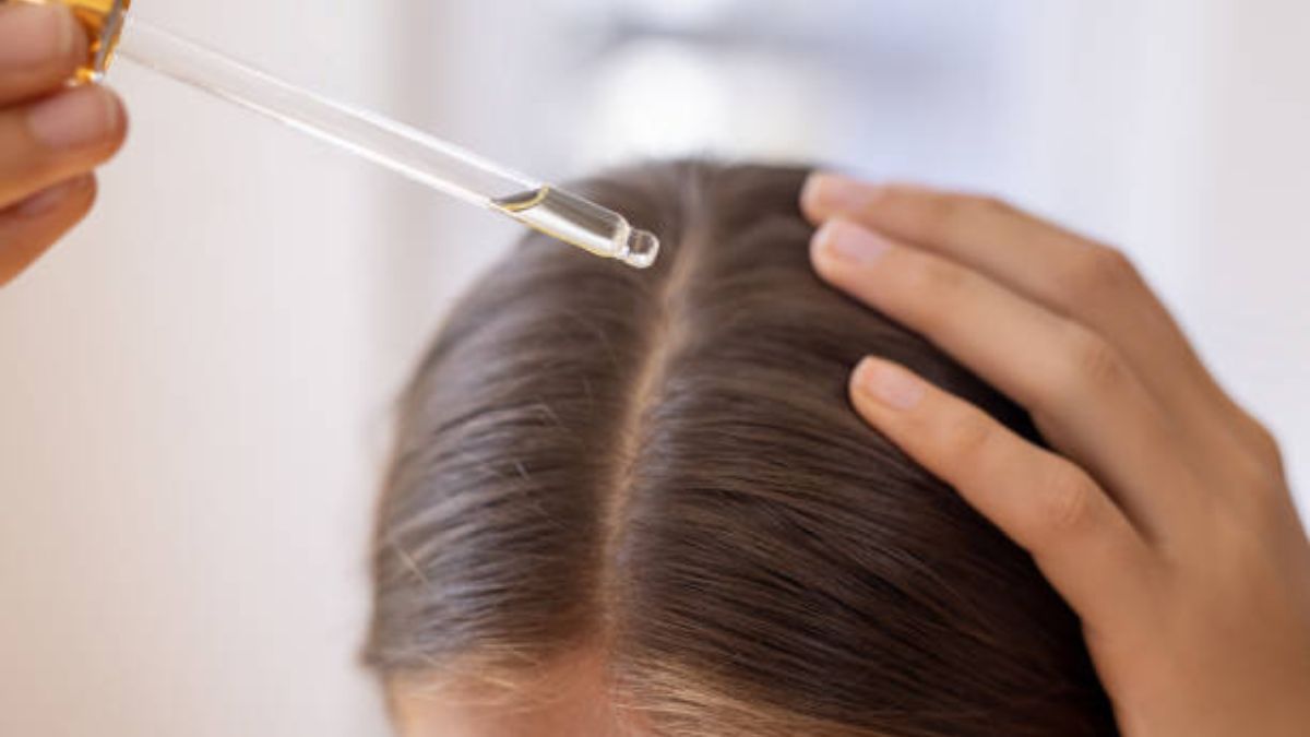 Despídete de las canas gracias a las propiedades de este aceite.