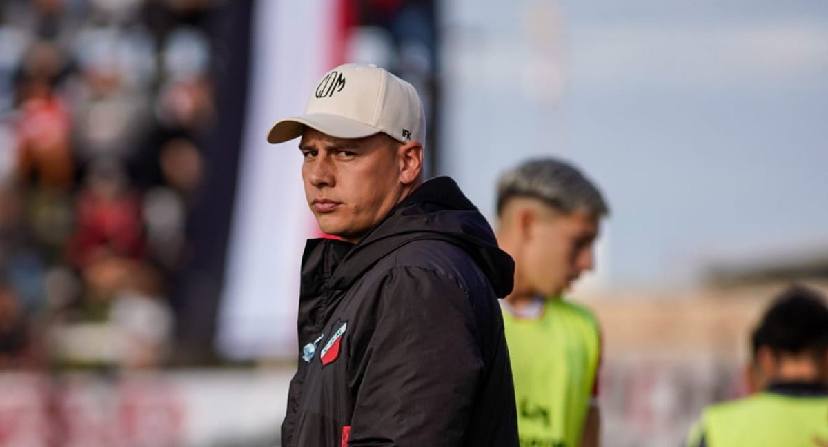 Luis García es el DT del Deportivo Maipú puntero. Luis García es el DT del Deportivo Maipú puntero.