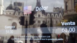 El dólar arrancó en $61 y cerró a $58