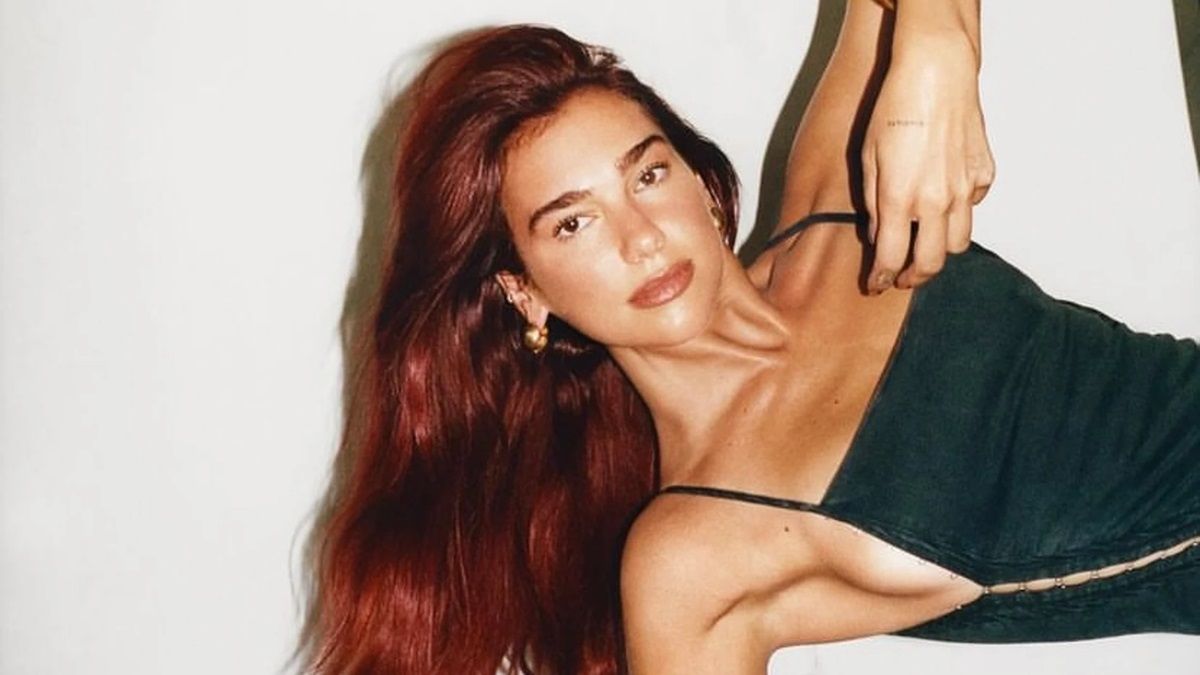 El 2025 se viene con nuevos colores de pelo. Adiós al cherry red que llevó Dua Lipa.