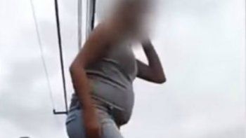 Mujer embarazada arruina el auto de su supuesto marido infiel