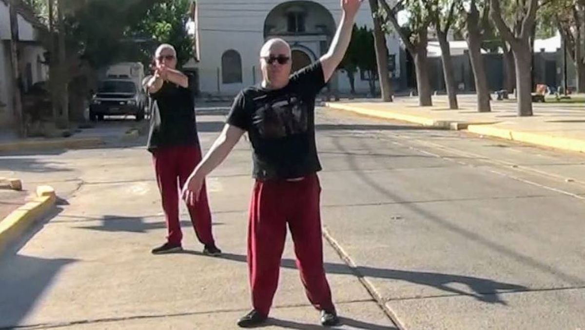 Osvaldo y Rodolfo Tornello son El Sosias. Desde niños su dedicación a la música fue constante. Osvaldo y Rodolfo Tornello son El Sosias. Desde niños su dedicación a la música fue constante.