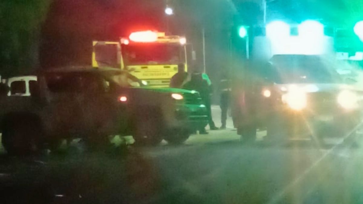 Chocaron dos camionetas en Maipú. Una mujer murió producto del accidente.