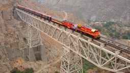 El impresionante tren de Perú que viaja por el cielo. Foto: gentileza El impresionante tren de Perú que viaja por el cielo. Foto: gentileza