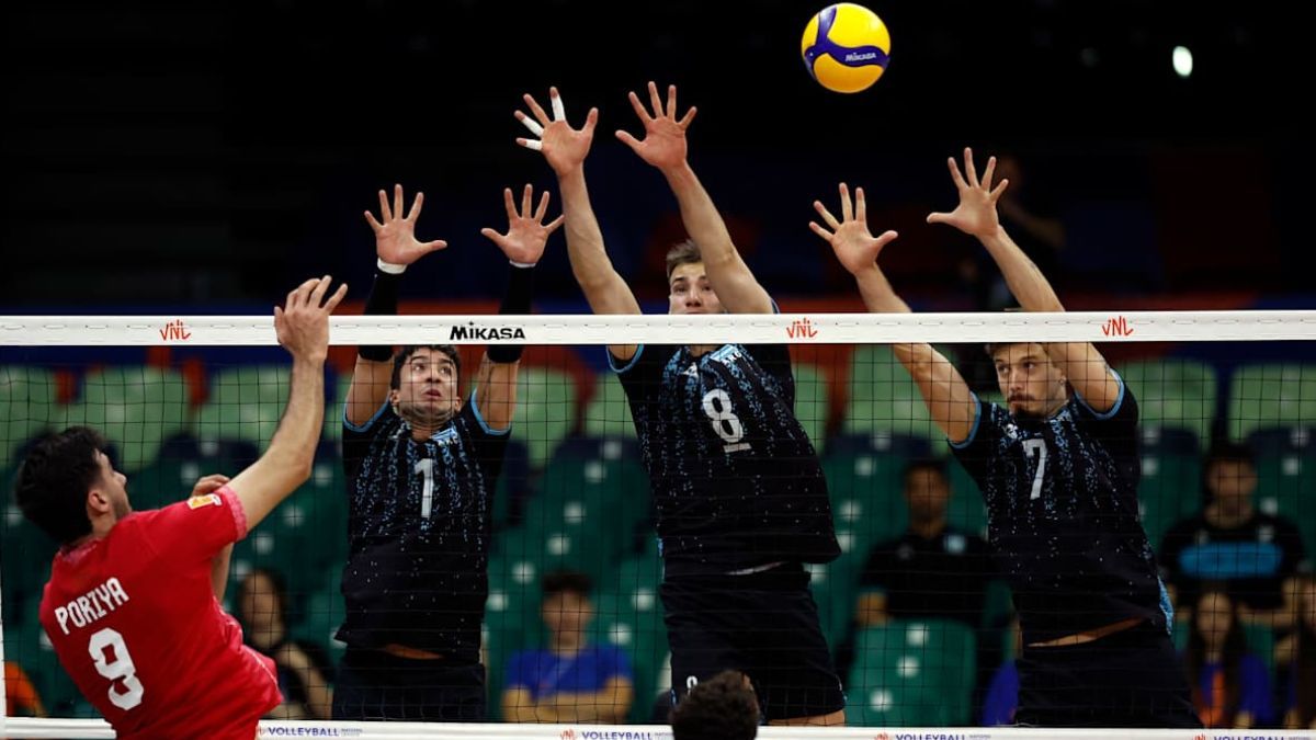La Selección argentina de vóley cayó por 3 a 1 ante Irán.