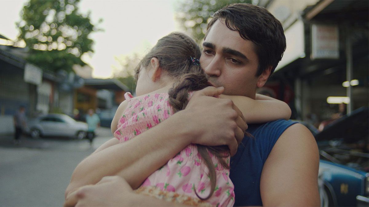 El actor Mert Ramazan Demir arrasa en esta película de Netflix, con un papel protagónico que es puro drama.