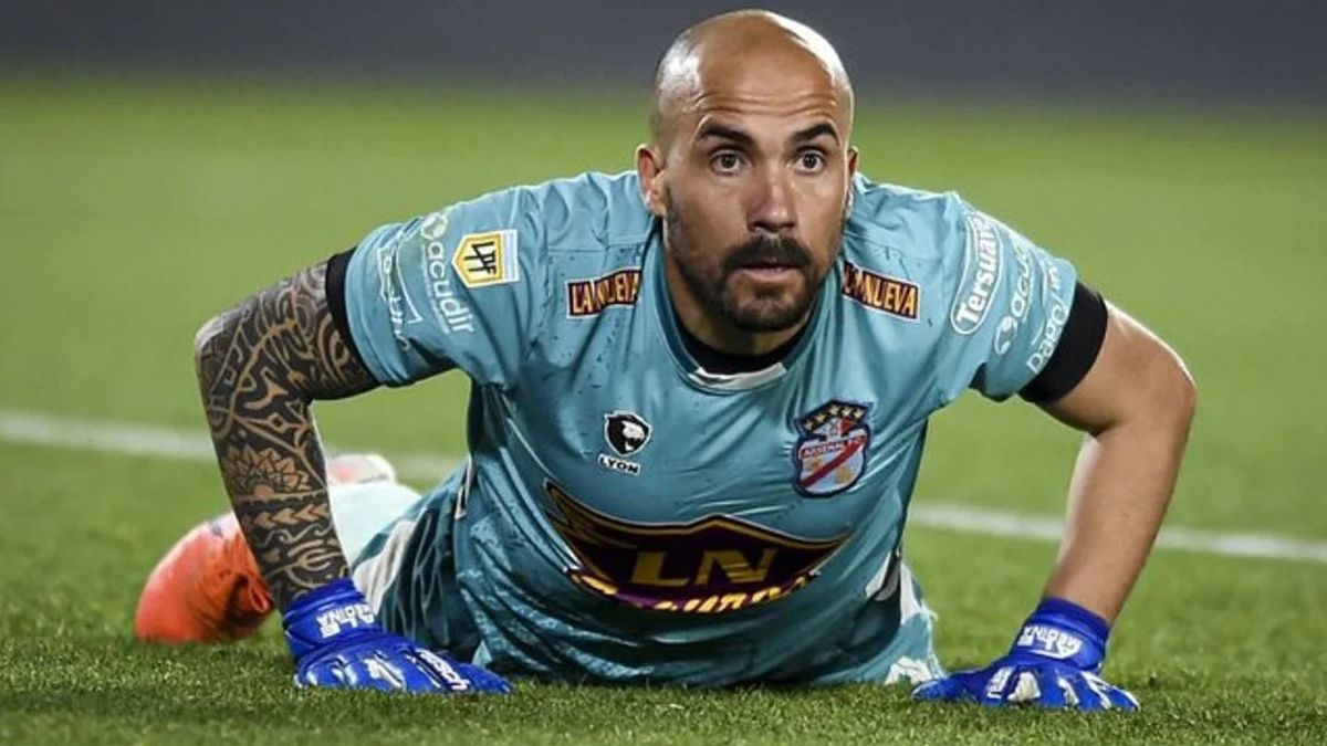 Alejandro Medina rescindió en Arsenal y viene a Gimnasia y Esgrima.