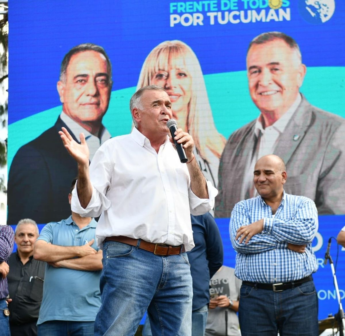 En Tucumán, Osvaldo Jaldo es apuntalado por el ahora ex candidato Juan Manzur.