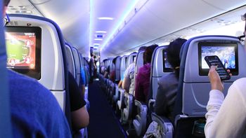 Un hombre logró viajar gratis en avión de por vida comprando postres de chocolate Un hombre logró viajar gratis en avión de por vida comprando postres de chocolate