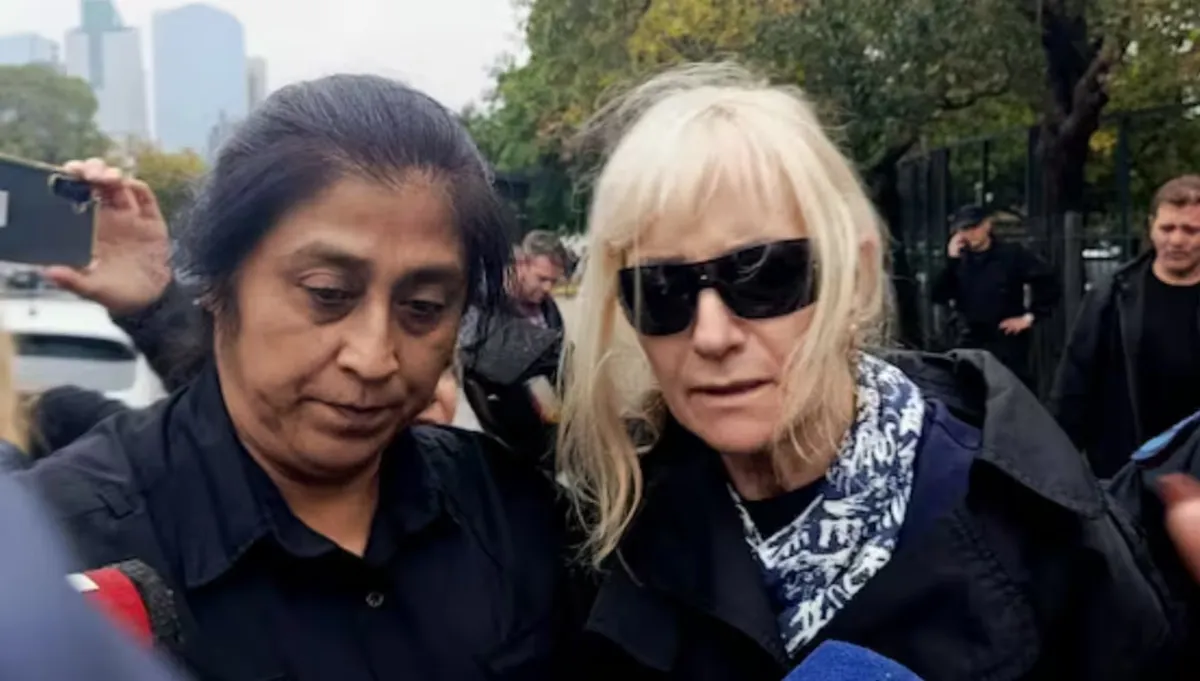 Las dos jubiladas que le prestaron dólares a Manuel Adorni declararon en Comodoro Py