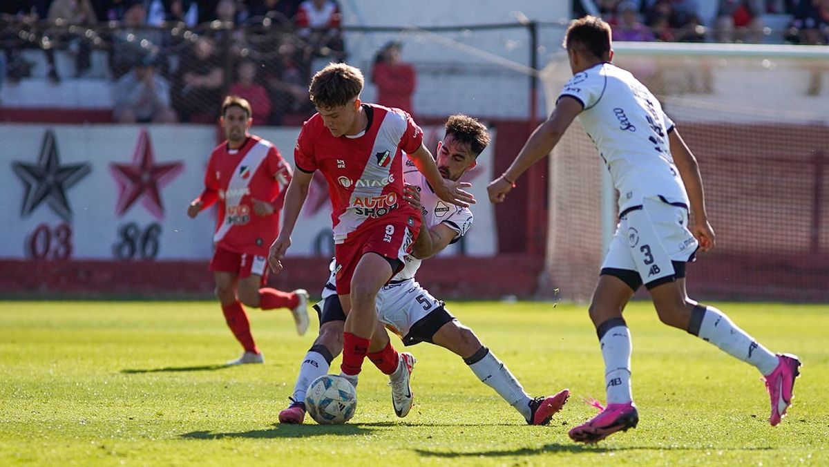 Maxi Solari de estreno como titular en el Deportivo Maipú. 