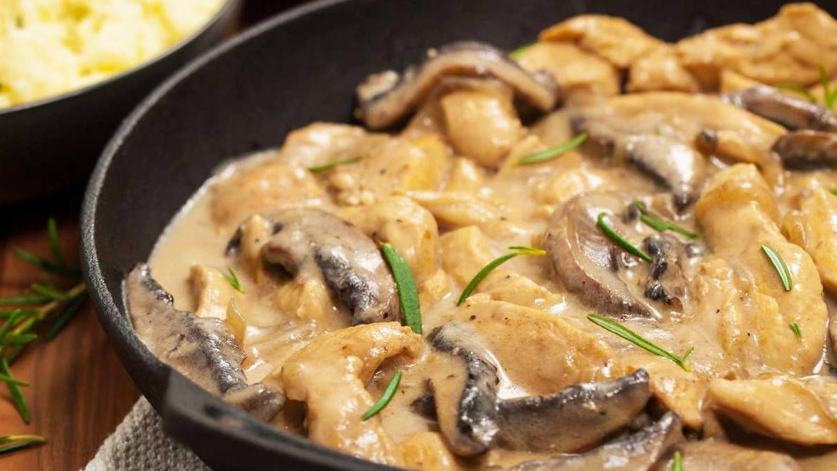 Recetas: pollo a la crema sabroso con 4 ingredientes y en 25 minutos.