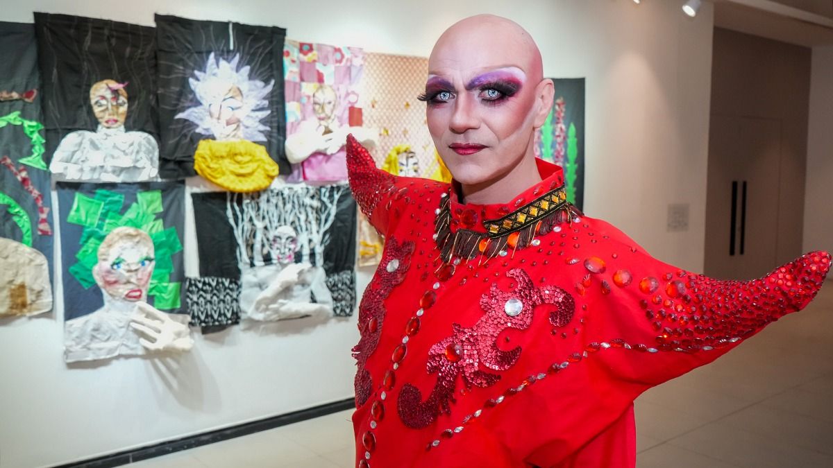 Mariano D'Ulivo es la primera vez que realiza una exposición con sus obras de arte textil. Mariano D'Ulivo es la primera vez que realiza una exposición con sus obras de arte textil.