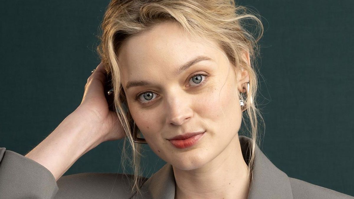 La actriz Bella Heathcote interpreta a Andy Oliver en la serie de Netflix.