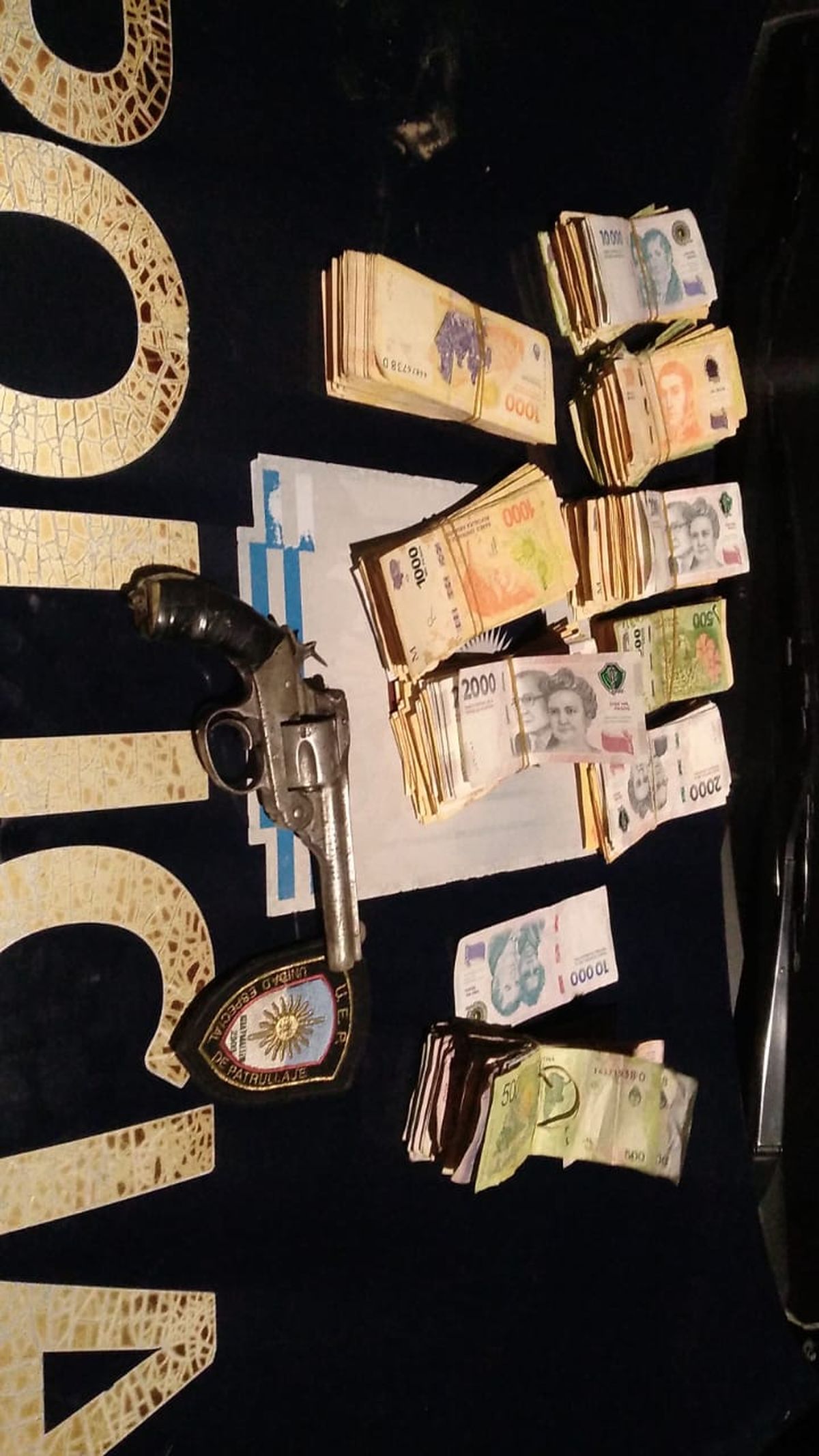 La Policía patrullaba la zona de Guaymallén cuando detectó a cuatro individuos en una camioneta Hilux, quienes intentaron escaparse. La Policía patrullaba la zona de Guaymallén cuando detectó a cuatro individuos en una camioneta Hilux, quienes intentaron escaparse.