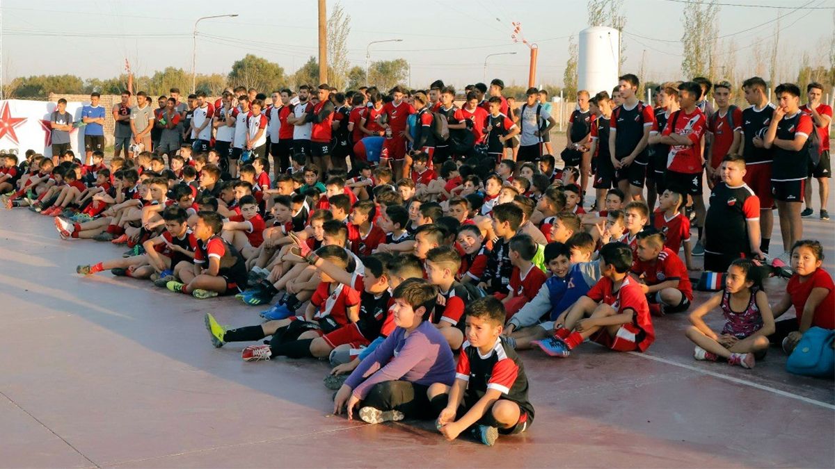 Este es el segundo año que la gestión de Matías Stevanato en Maipú destina fondos para promover el deporte de miles de chicos. 